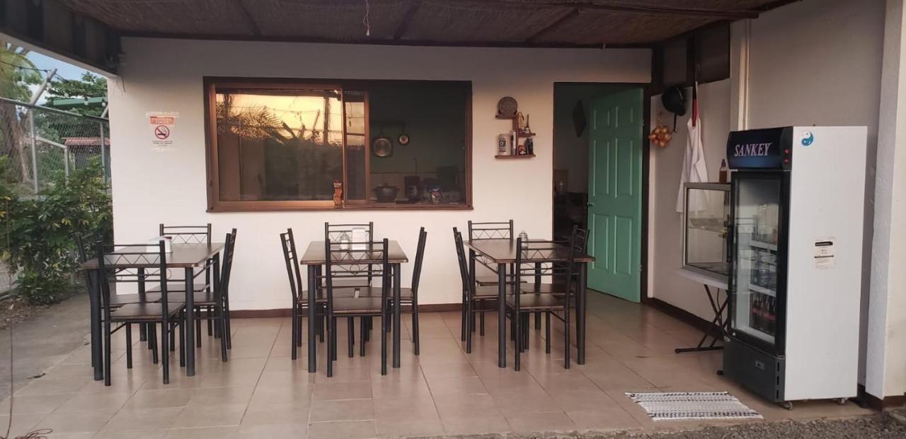 Aparthotel Cabinas Playa Bandera Parrita Exterior foto