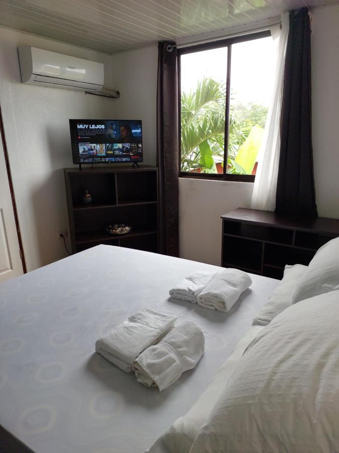 Aparthotel Cabinas Playa Bandera Parrita Exterior foto